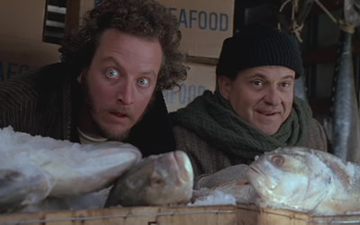 Daniel Stern and Joe Pesci in Home Alone 2: Lost in New York (1992) Daniel Stern and Joe Pesci in Home Alone 2: Lost in New York (1992)