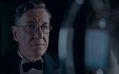 Geoffrey Rush as Lionel Logue in The King's Speech Geoffrey Rush as Lionel Logue in The King's Speech