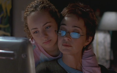 Ksenia Solo and Annie Potts in Defending Our Kids: The Julie Posey Story (2003)