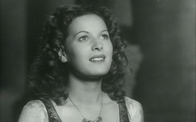 Maureen O'Hara as Esmeralda in The Hunchback of Notre Dame (1939) Maureen O'Hara as Esmeralda in The Hunchback of Notre Dame (1939)