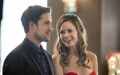 Marc Bendavid and Rachel Boston in A Rose for Christmas (2017)