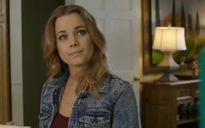 Valentina Novakovic in Unwanted Guest (2016) Valentina Novakovic in Unwanted Guest (2016)