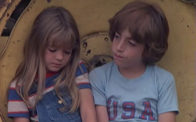 Bridgette Andersen and Sean Gerlis in A Summer to Remember (1985) Bridgette Andersen and Sean Gerlis in A Summer to Remember (1985)