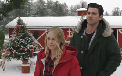 Becca Tobin and Kevin McGarry in A Song for Christmas (2017) Becca Tobin and Kevin McGarry in A Song for Christmas (2017)