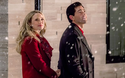 Fiona Gubelmann and Jesse Metcalfe in Christmas Next Door (2017) Fiona Gubelmann and Jesse Metcalfe in Christmas Next Door (2017)