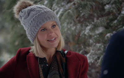 Candace Cameron Bure in A Shoe Addict's Christmas (2018) Candace Cameron Bure in A Shoe Addict's Christmas (2018)